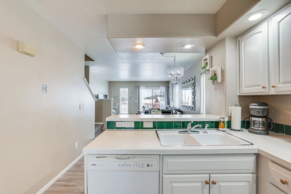 5 Mi to Ski Resort: Mtn view Townhome in Dillon - photo 13