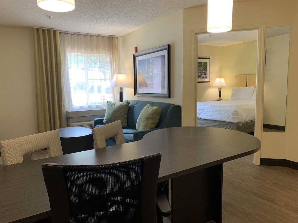 Candlewood Suites Raleigh Crabtree by IHG - photo 15
