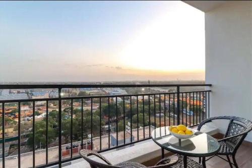 Emaza Lux 2 Bedroom Stylish Modern Apartment at Mi Vida Swimming Pool & Gym