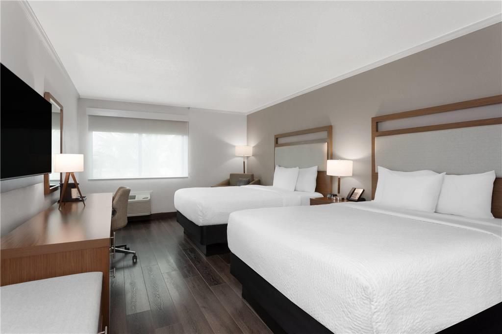 La Quinta Inn & Suites by Wyndham Ft Lauderdale Cypress Cr - photo 17
