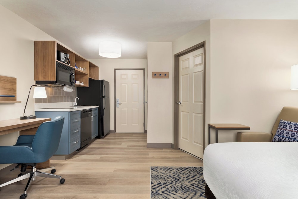 Candlewood Suites Boise Towne Square by IHG - photo 10