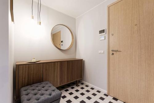 Central apartments Quiet with Free Parking and AC.
