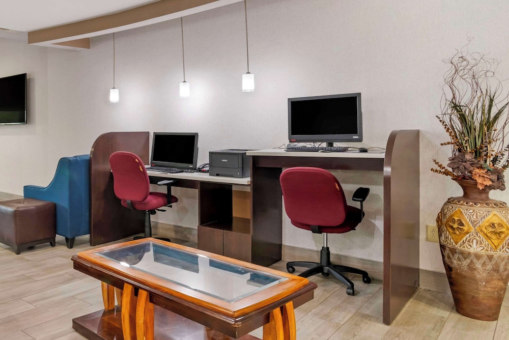 Comfort Suites At WestGate Mall - photo 37