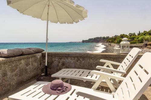Sea paradise il mare sotto la finestra — 4-Star Luxury Hotel in Riposto, Italy