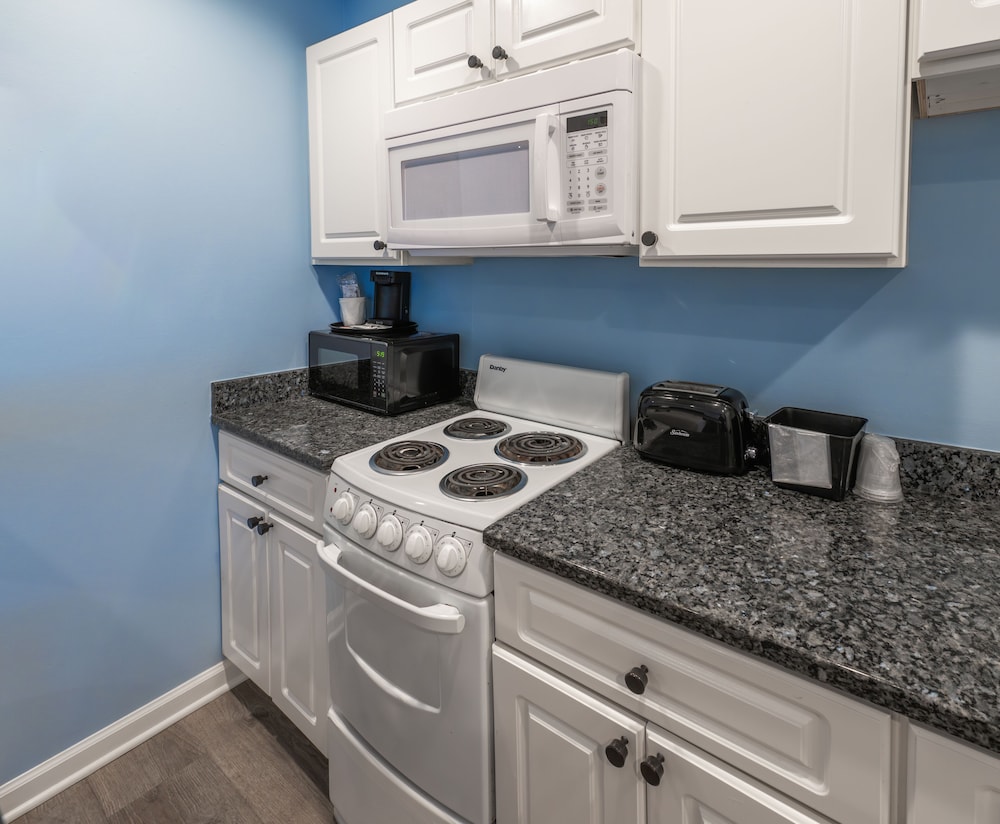 Commander Beach House Hotel - photo 36