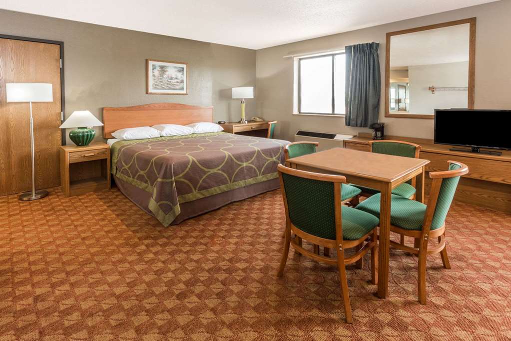 Super 8 by Wyndham St. Charles - photo 14