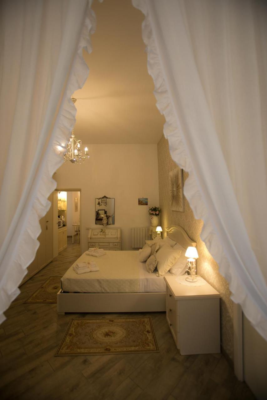 La Regina di Spaccanapoli — 4-Star Luxury Hotel in Naples, Italy