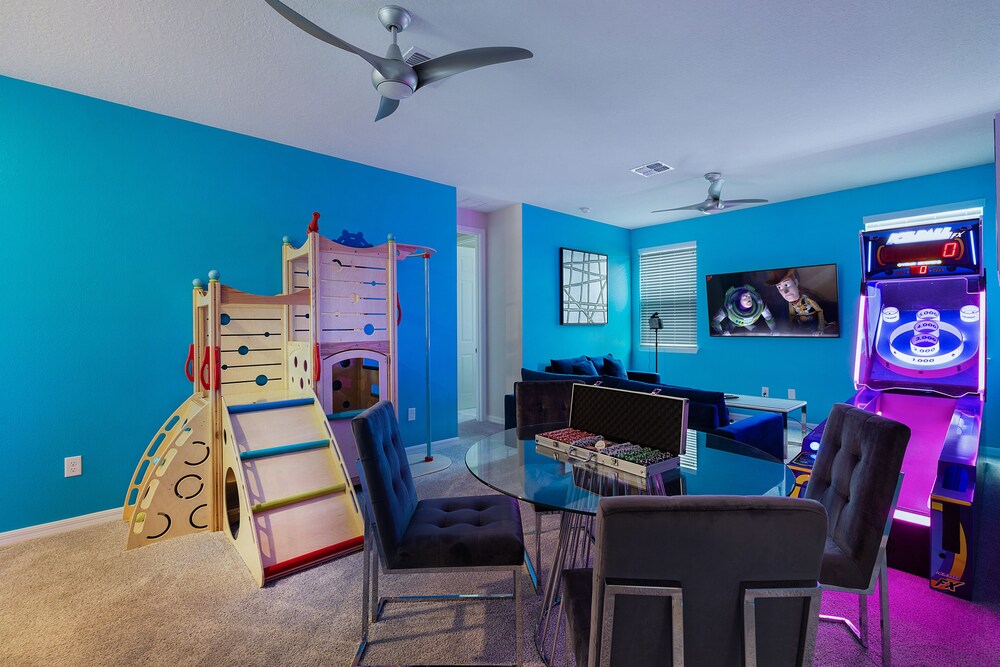 Solara Resort Luxury 9 Bedroom Homes - photo 2