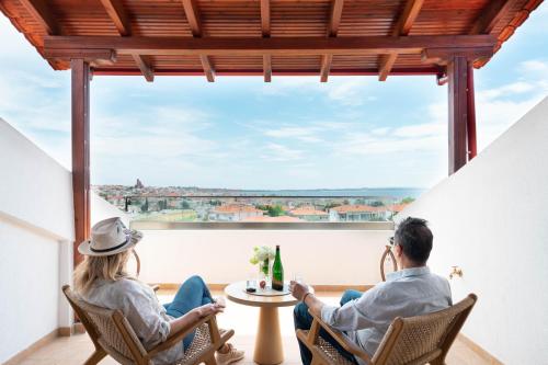 Evergreen Apartment — 4-Star Luxury Hotel in Nea Moudhania, Greece