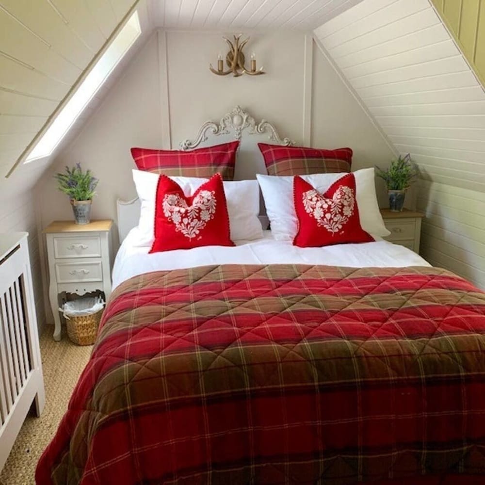 A Fairytale Highland Cottage — Aberfeldy — photo 3