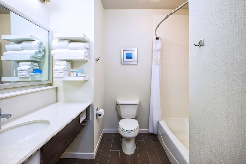 Hampton Inn & Suites Los Alamos White Rock - photo 17
