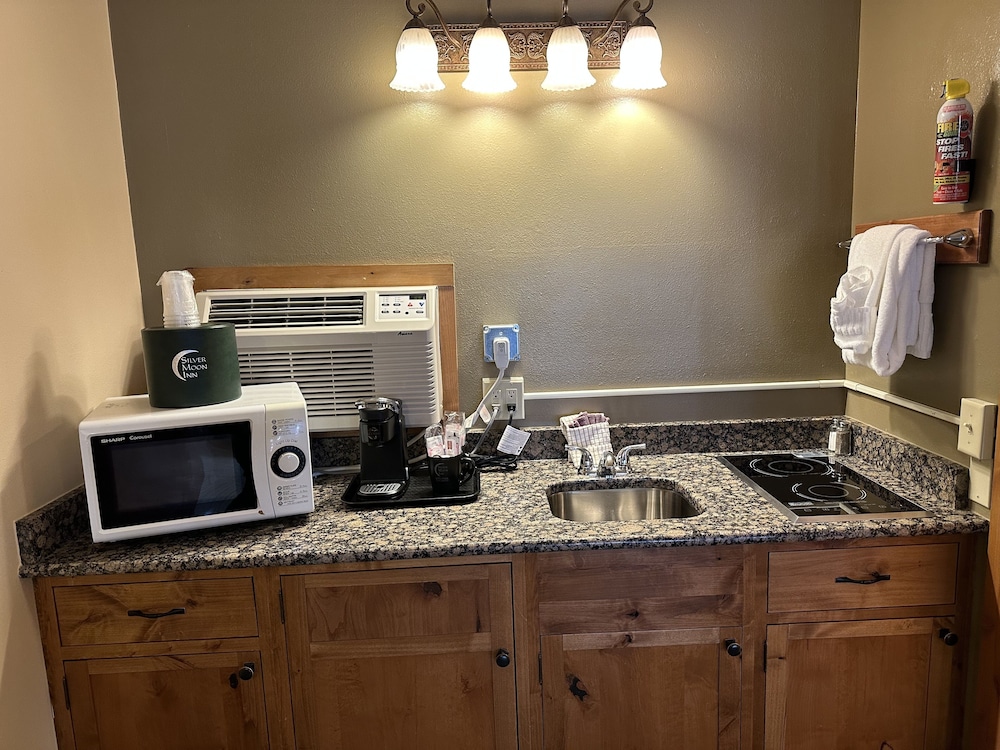Silver Moon Inn - photo 115