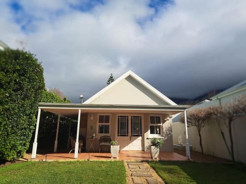 Cozy Cottage with Garden in Cape Town