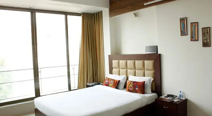 Laurent & Benon Luxury Service Apartment Khar