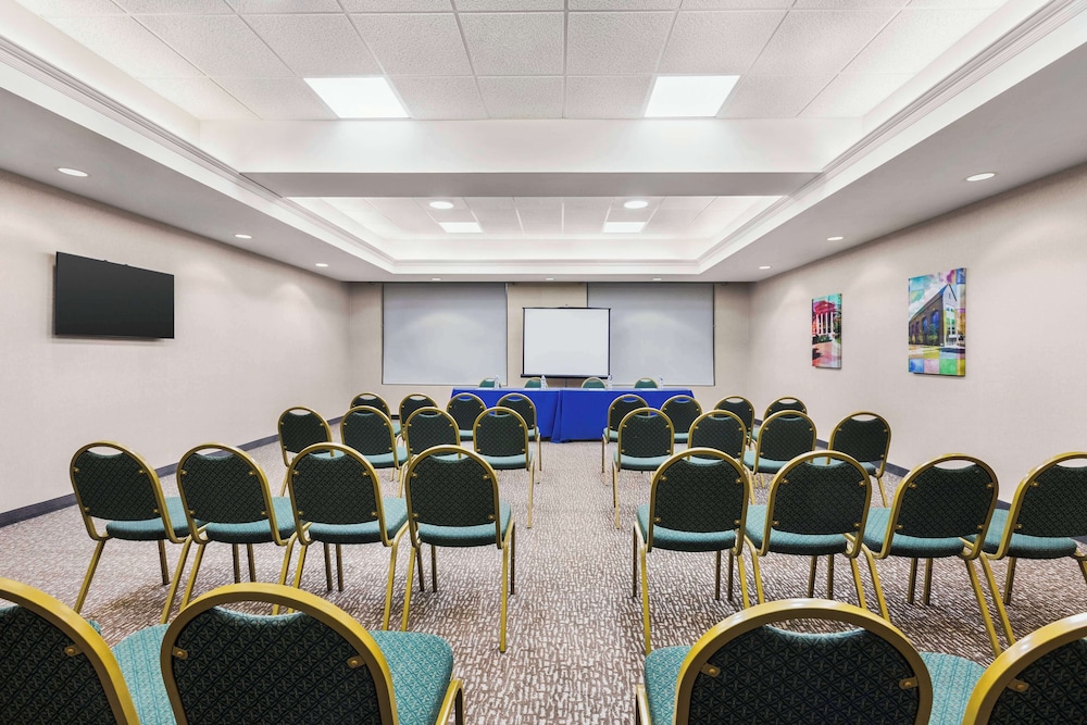 Hampton Inn Quakertown - photo 27