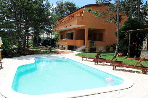 Apartments Lili I — 4-Star Luxury Hotel in Baska, Croatia