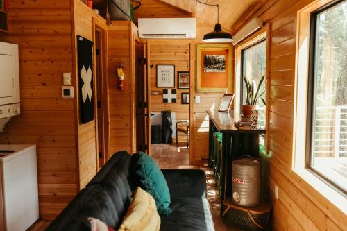 The TREE HAUS A Montana Tiny Cabin Forest Retreat — 4-Star Luxury Hotel in Lakeside, United States