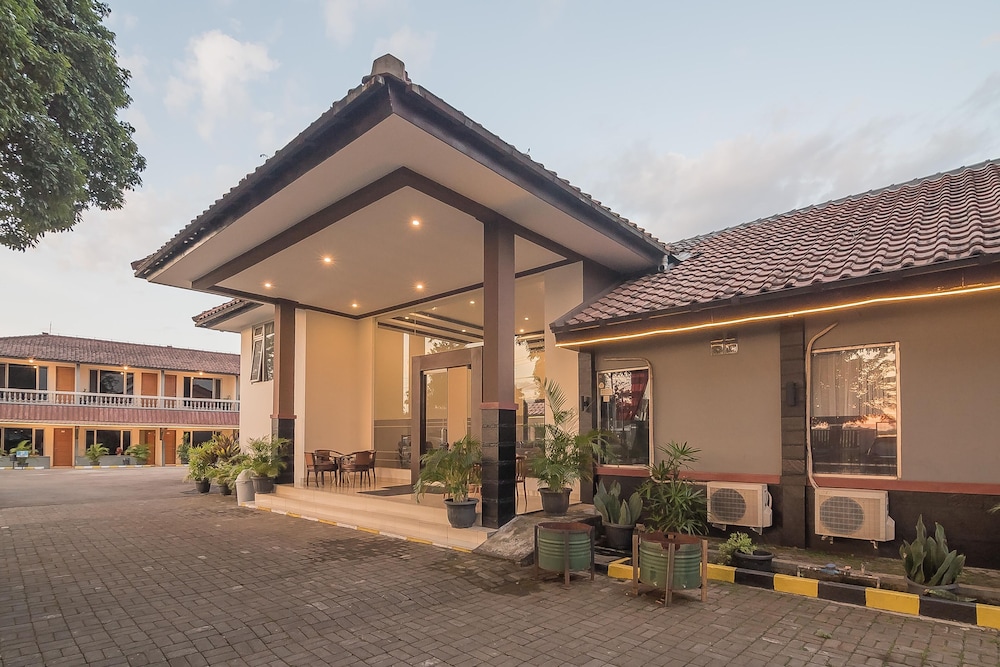 RedDoorz near Alun Alun Subang in Subang, Indonesia