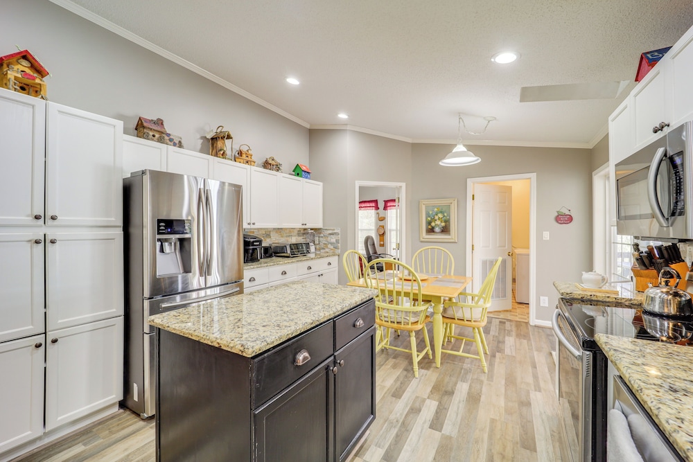 Hike & Bike in Beech Mtn Resort: Pet friendly Home - photo 10