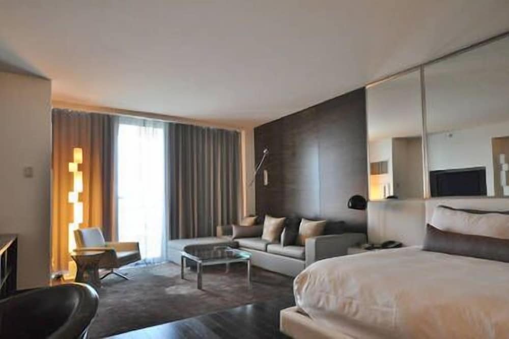 Luxury Suites at the Palms - photo 7