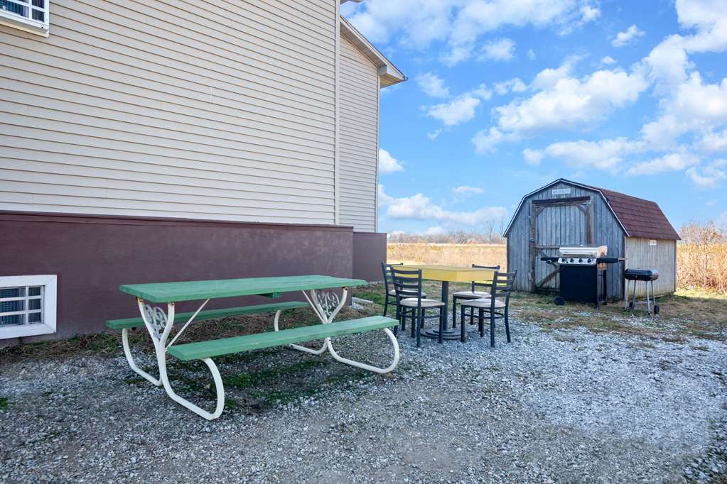 Super 8 by Wyndham Fort Madison - photo 24