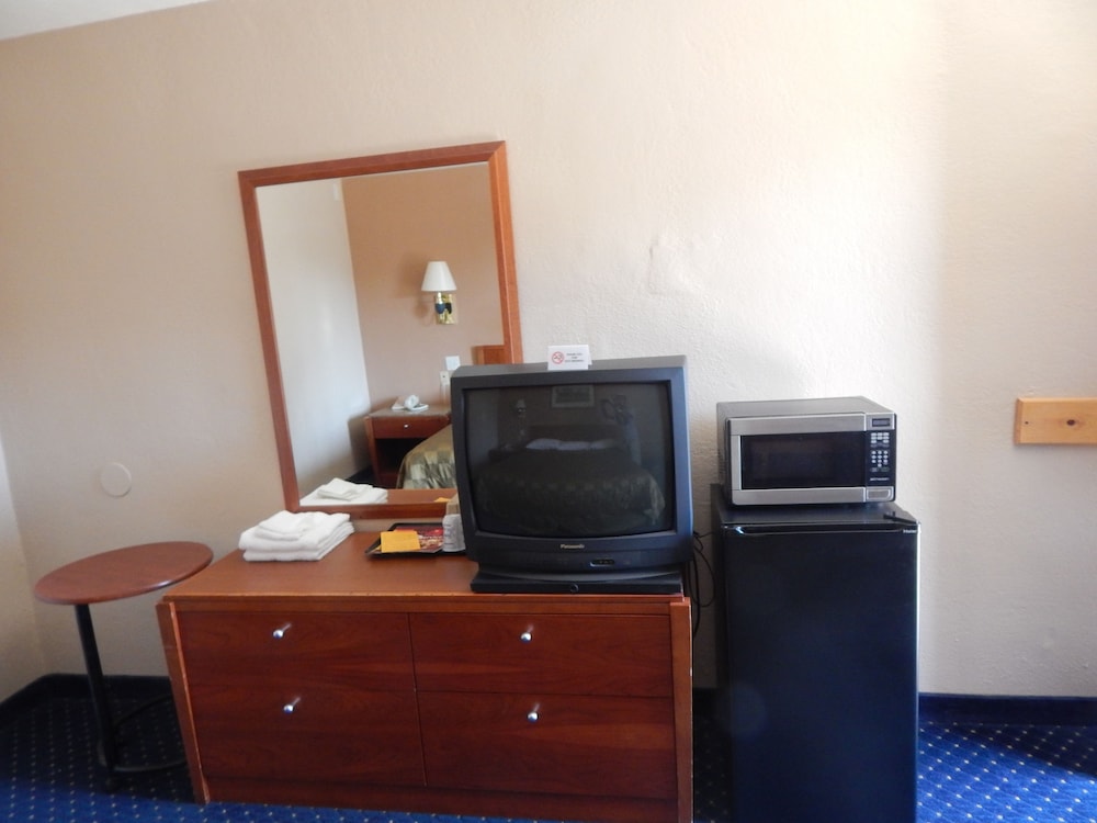 Bay Bridge Inn - photo 10