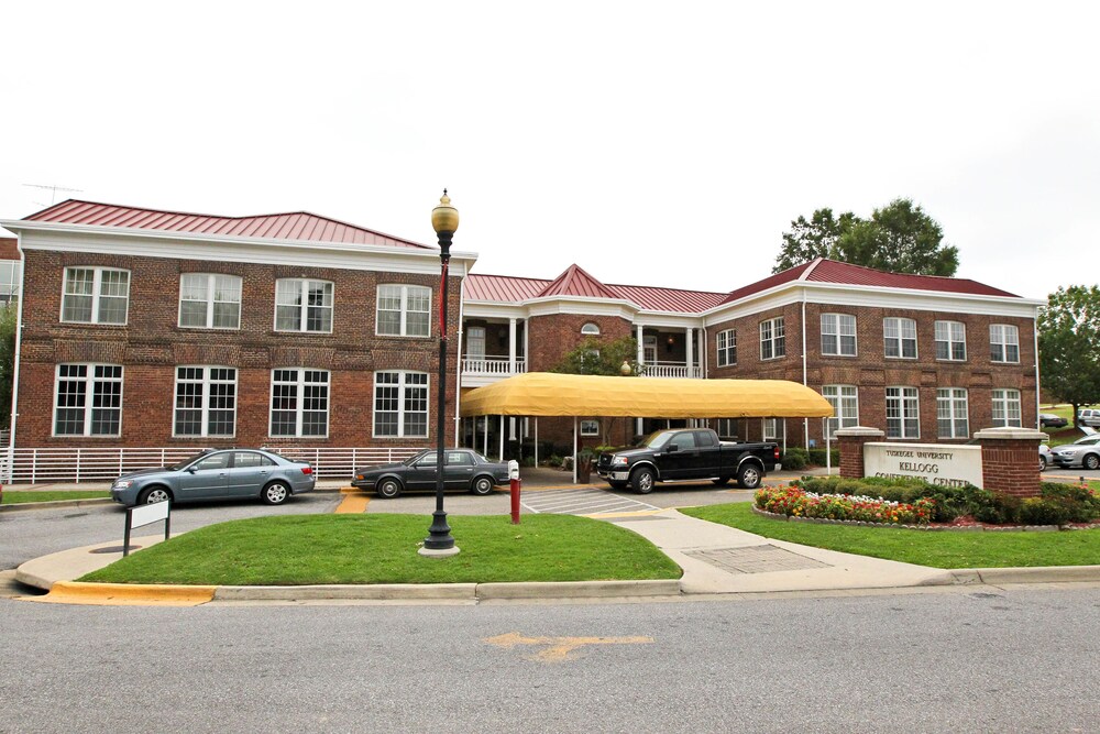 Kellogg Hotel & Conference Center — hotel in Tuskegee