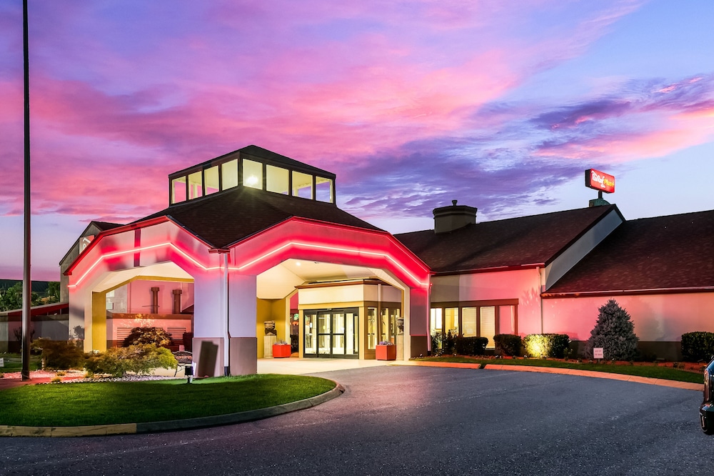 Red Roof Inn PLUS & Suites Knoxville West Cedar Bluff - photo 53
