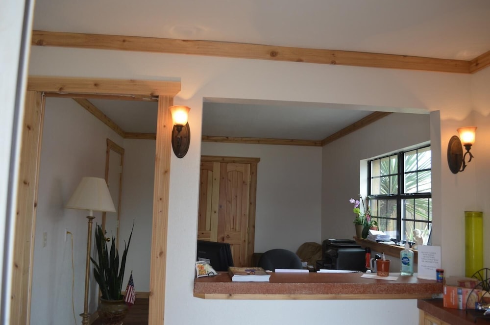 Granbury Inn & Suites - photo 4