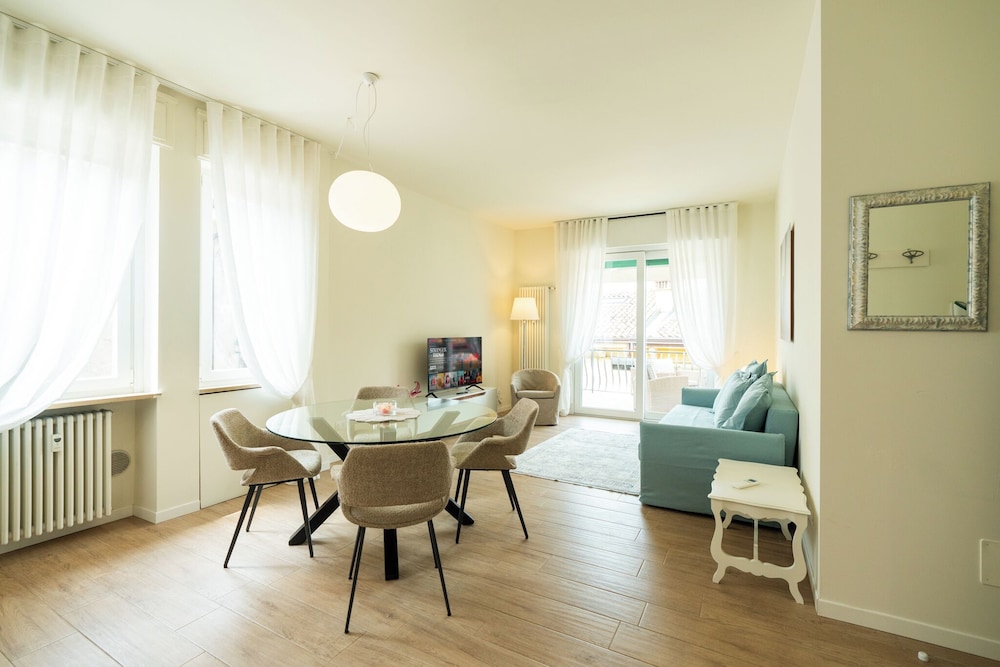 Domus Verona Ampia residenza Filippini a pochi passi dall'Arena — 4-Star Luxury Hotel in Verona, Italy