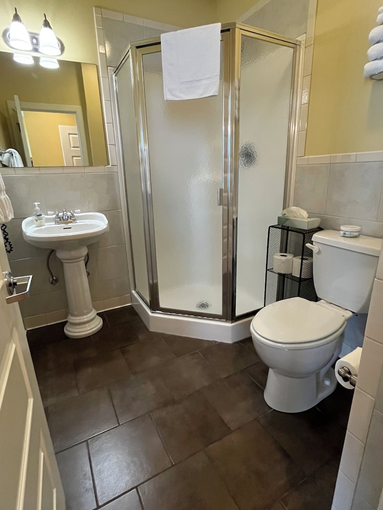 Grand Lux Inn - photo 28