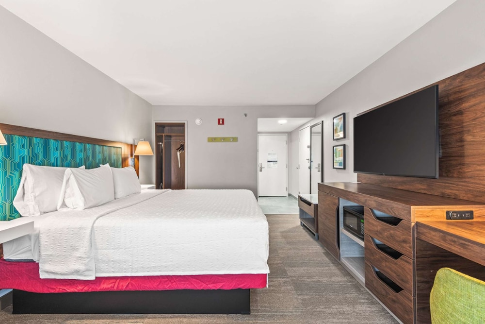 Hampton Inn Columbus North - photo 12