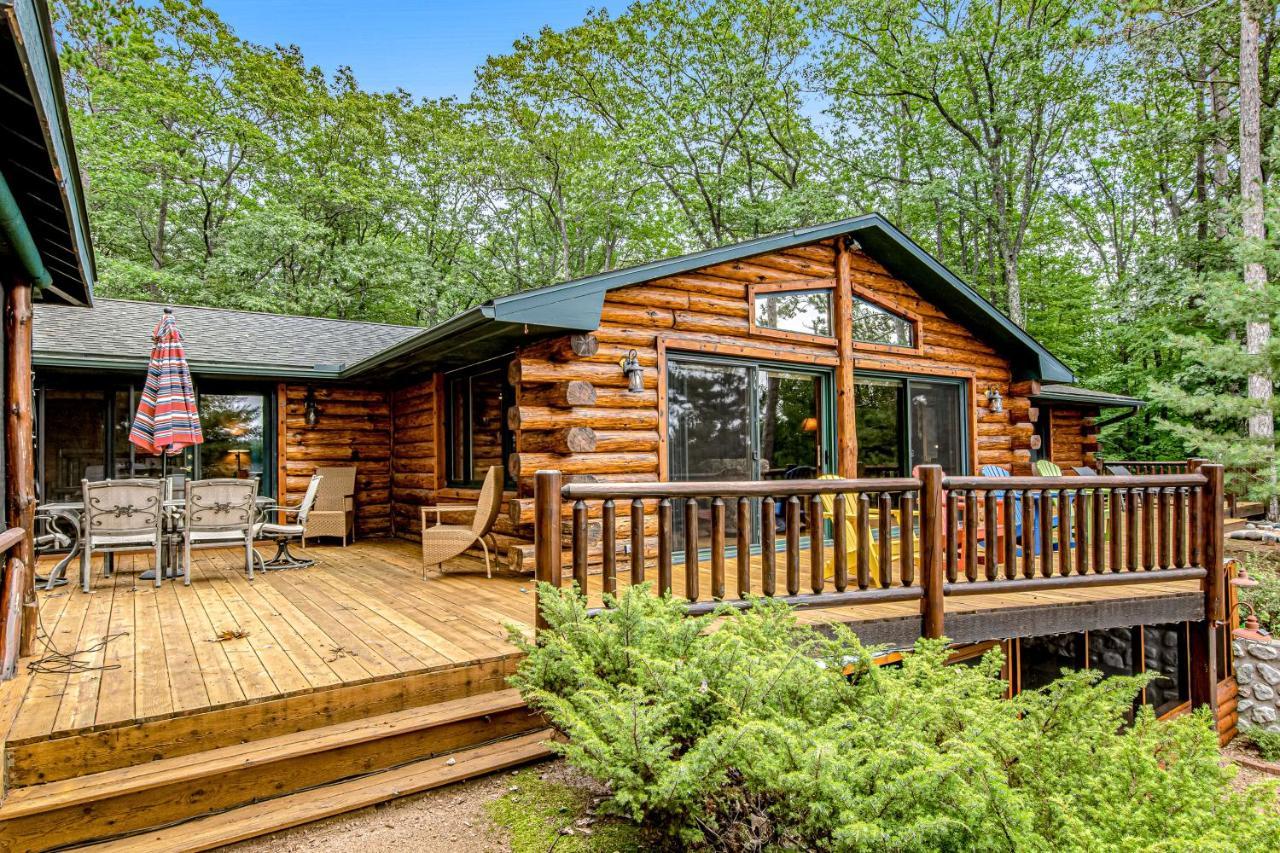 Carroll's Cabin — 4-Star Luxury Hotel in Lac Du Flambeau, United States