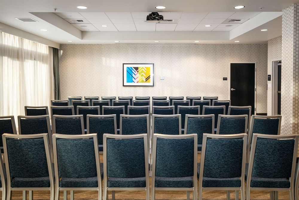 Hampton Inn & Suites by Hilton Seattle Northgate - photo 42