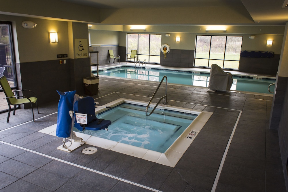 Hampton Inn & Suites Lansing West - photo 18