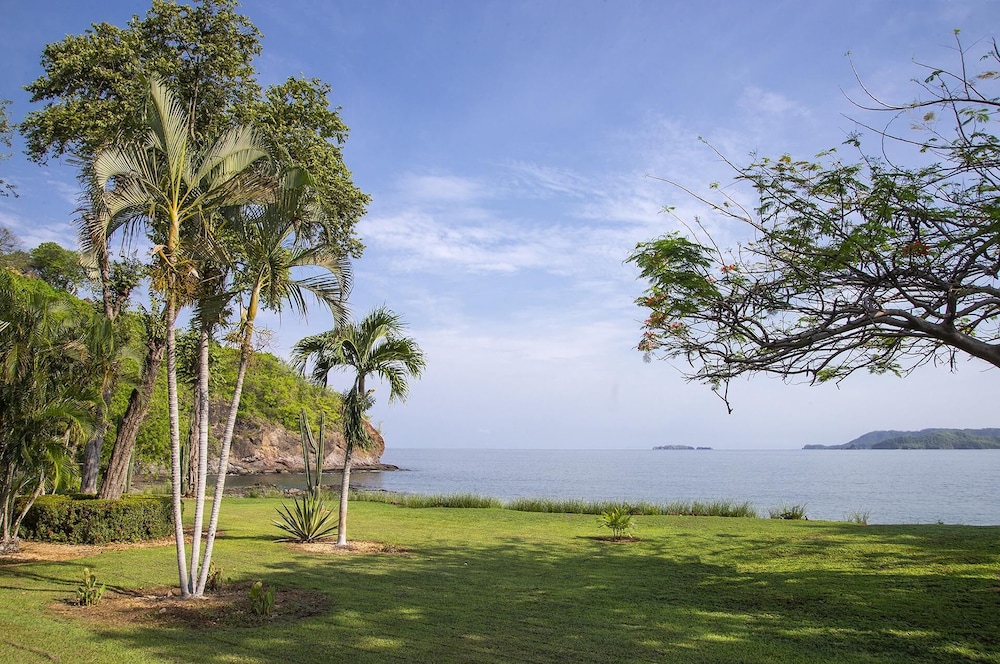 Newly Remodeled Ground Floor Unit in Flamingo in Front of Beach in Unknown City, Costa Rica