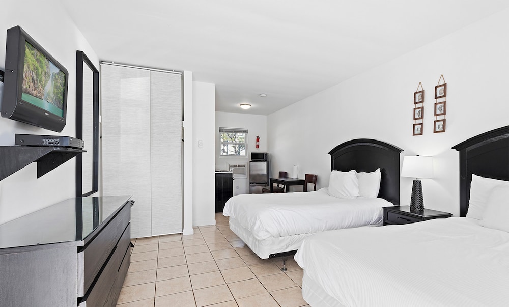 Baywatch Hotel & Marina - photo 7