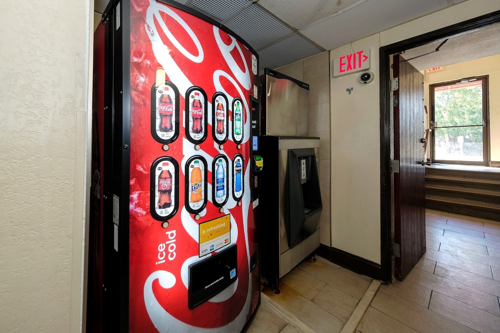 Red Roof Inn Jacksonville Cruise Port - photo 29