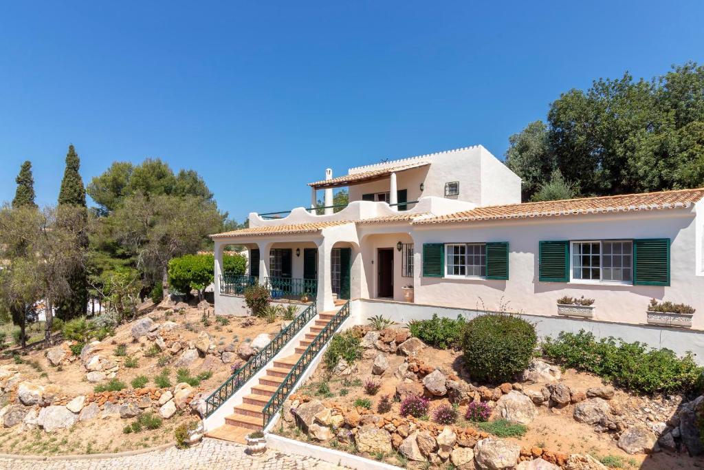 Casa Ouricos Large Pool BBQ Walk to beach — 4-Star Luxury Hotel in Carvoeiro, Portugal