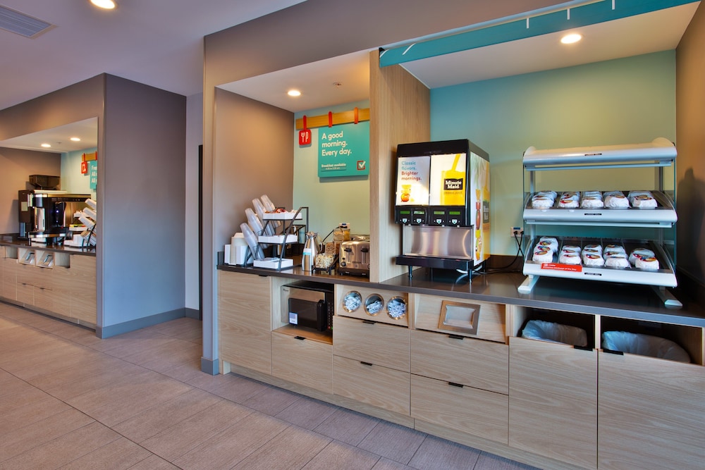 avid hotel Detroit Warren by IHG - photo 34