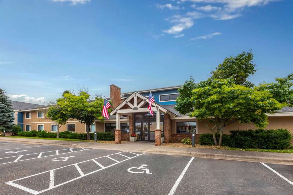 AmericInn by Wyndham North Branch - photo 4