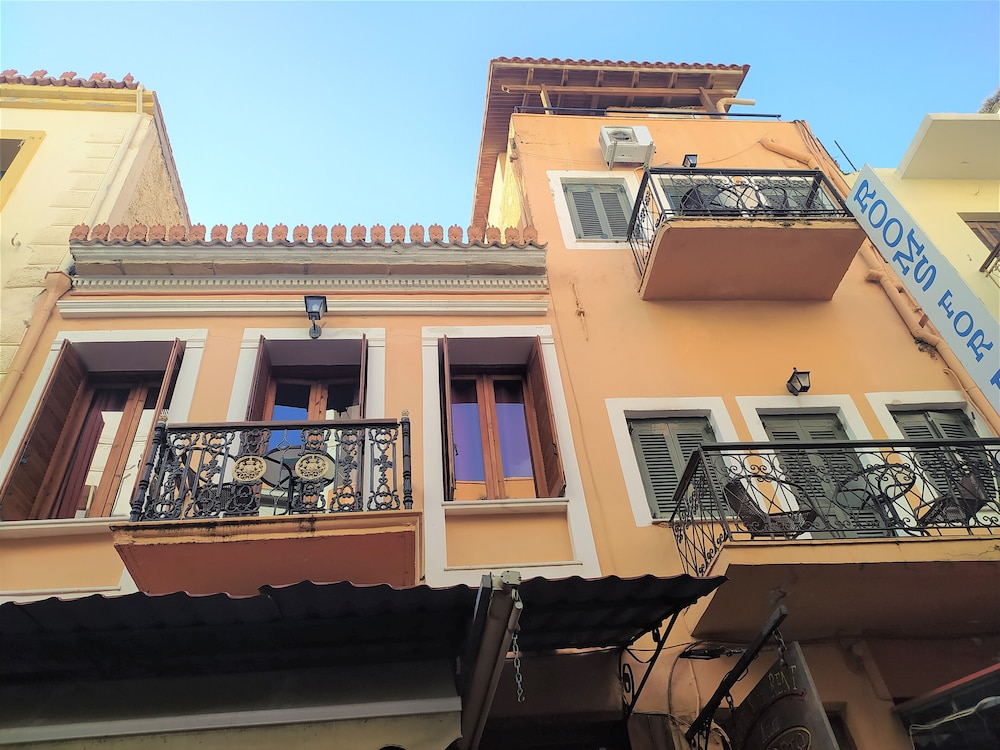 Diporto - carbon neutral hotel in Chania