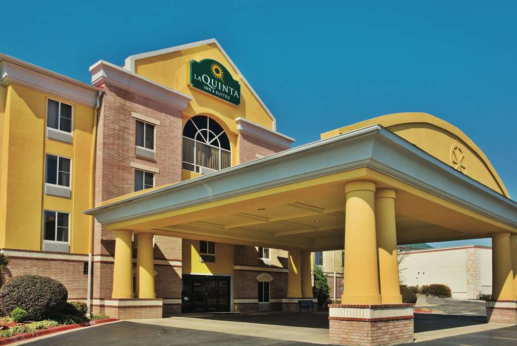 La Quinta Inn & Suites by Wyndham Hot Springs - featured photo