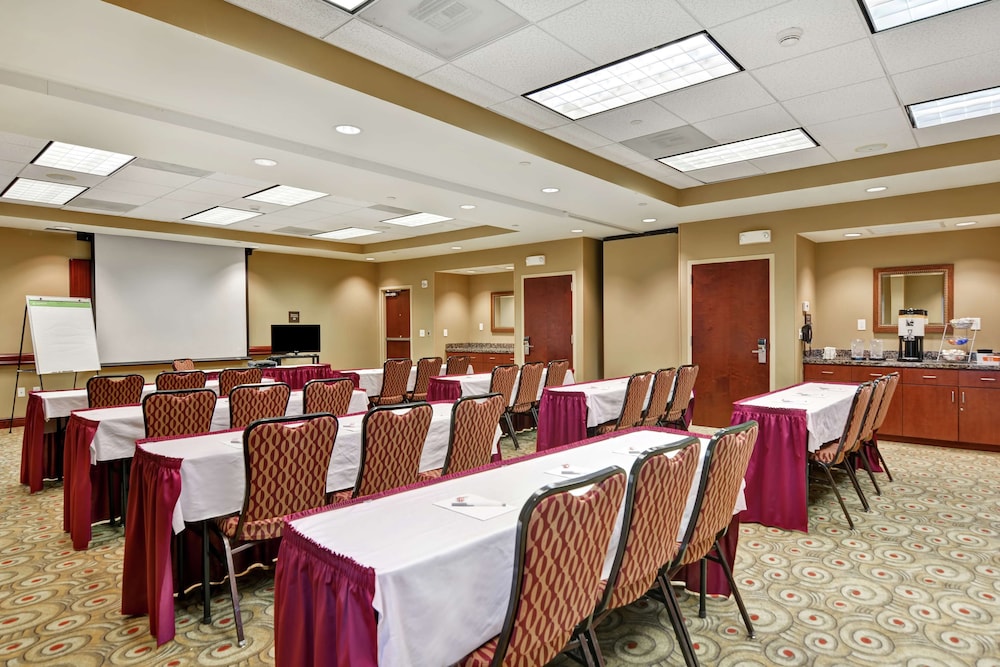 Hampton Inn & Suites Fredericksburg at Celebrate Virginia - photo 71
