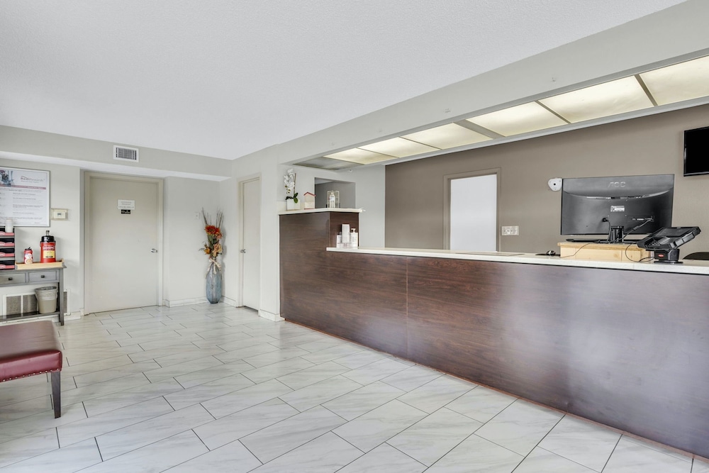 Red Roof Inn MacClenny - photo 2