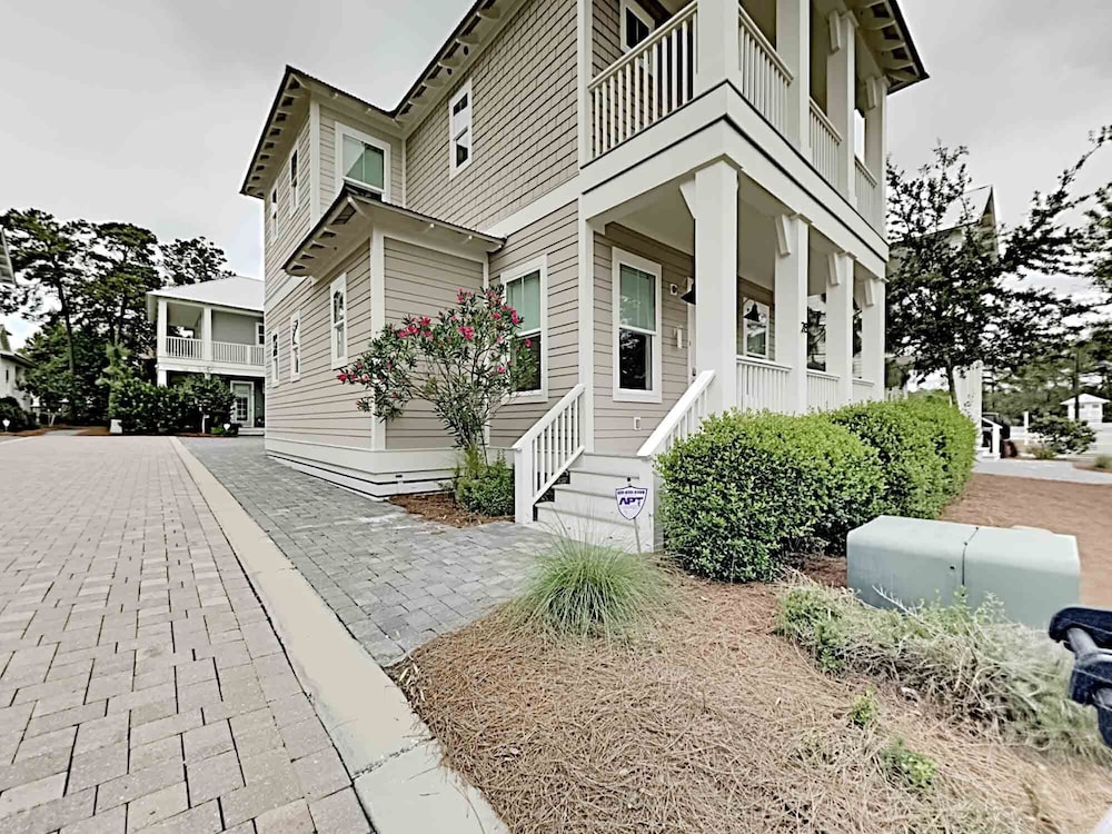 Sea La Vie In Grayton Beach by Southern Vacation Rentals — 4-Star Luxury Hotel in Seaside, United States