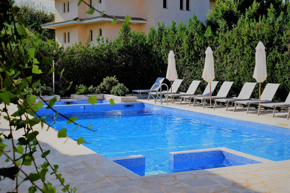 Apartamentos Sureda — 4-Star Luxury Hotel in Capdepera, Spain