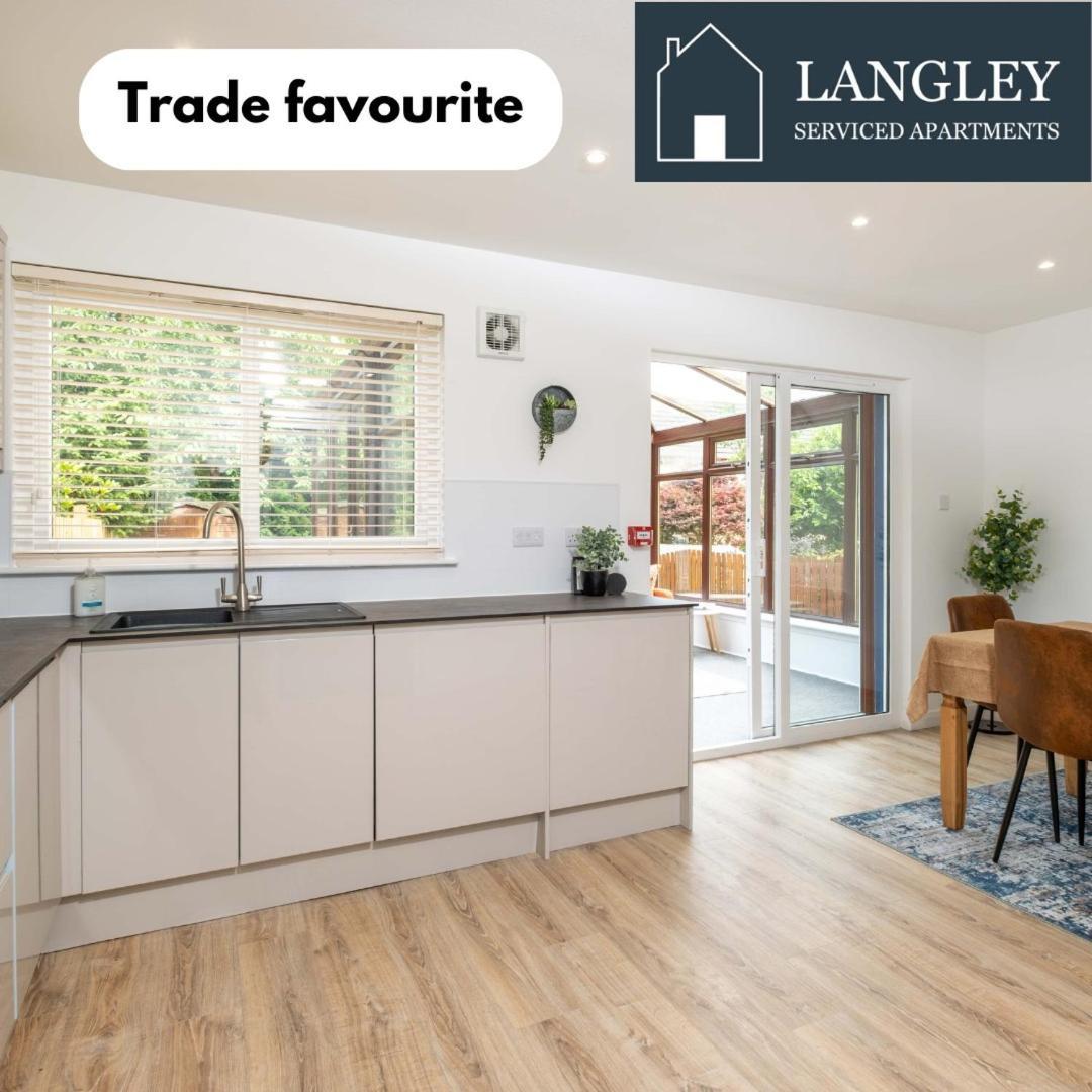 LANGLEY HOUSE central LOCATION 5 bed all double with smart TV 3 BATHROOMS Loved by TRADES teams ideal for LONG STAYS contact langley cottages and apartments — 4-Star Luxury Hotel in Dundee, United Kingdom