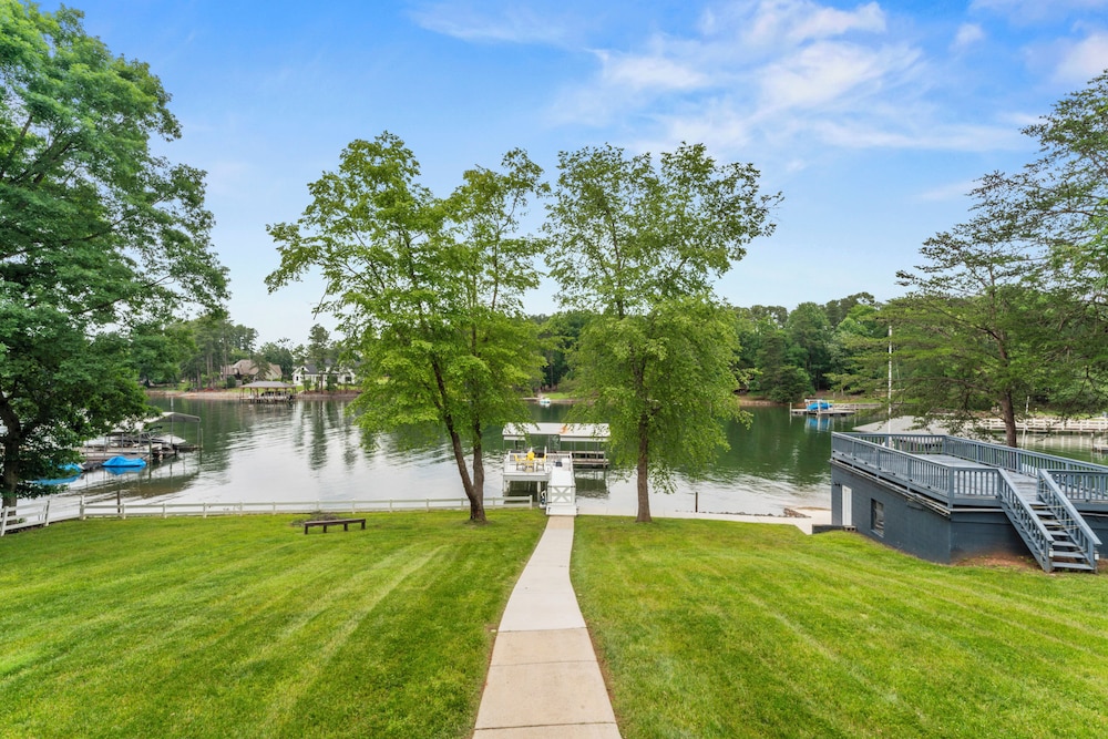 Lovin Lake Livin A Must see in Mooresville, United States