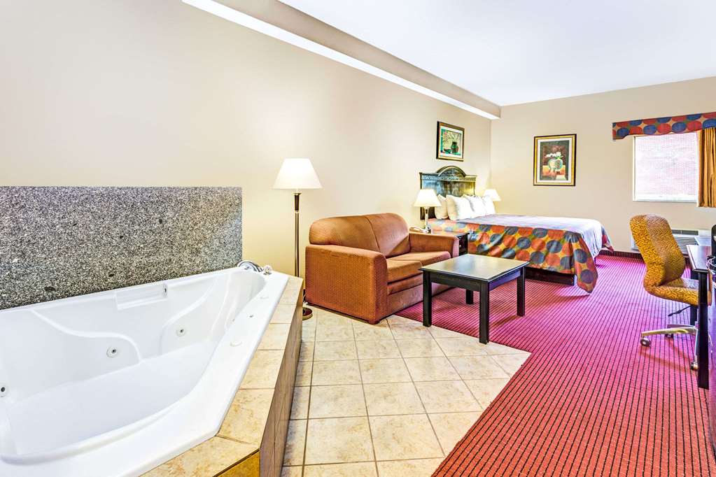 Days Inn & Suites by Wyndham Jeffersonville IN - photo 12